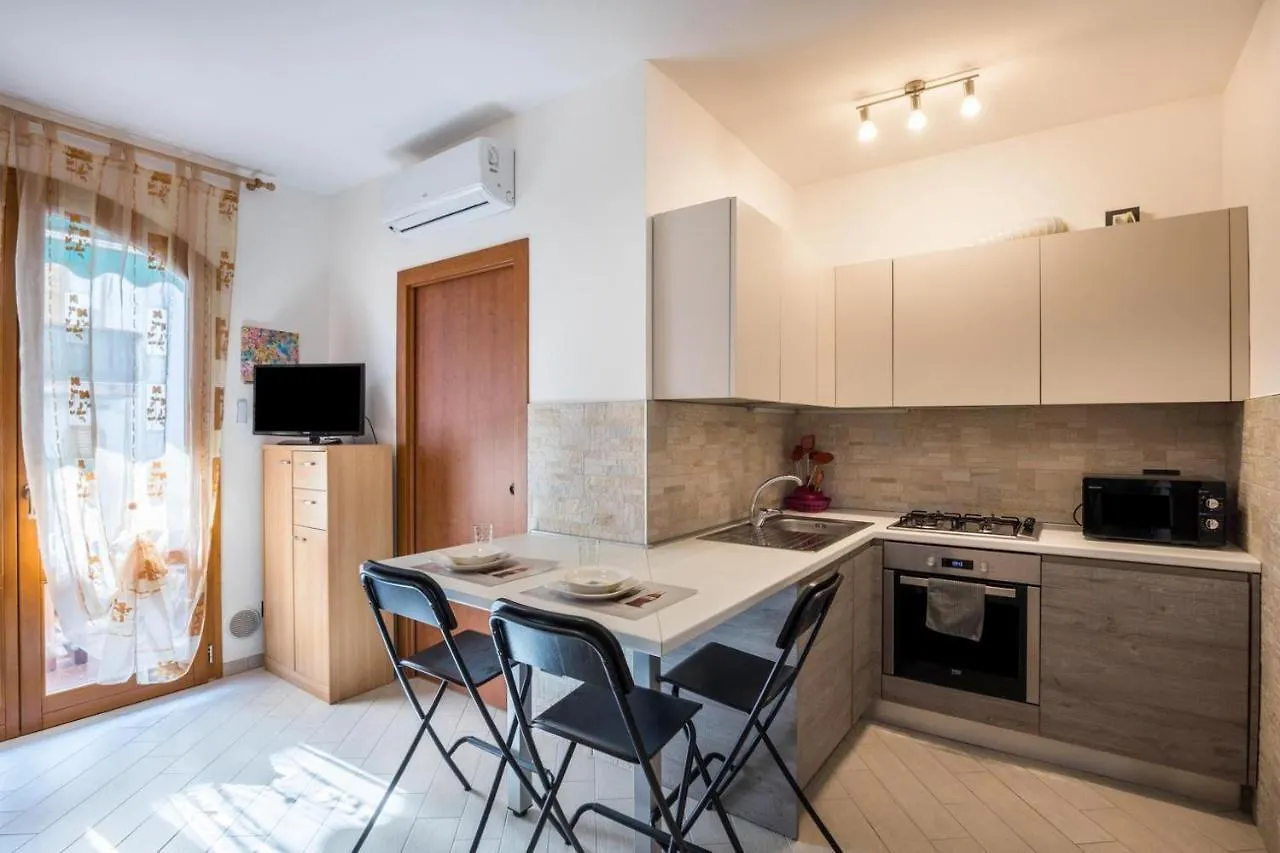 Appartamento Il Bianconiglio Peschiera del Garda 0*,  Italia